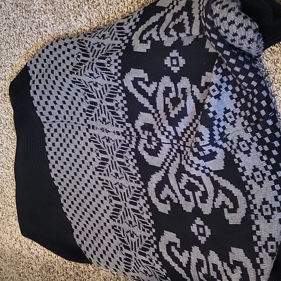 Beautiful Express Sweater - Picture 3 of 3